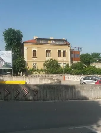 Отделнаголяма Стая На Партерен Этаж
